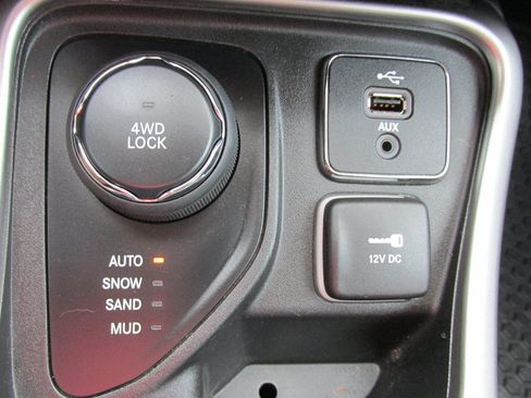 Used 2018 Jeep Compass Latitude w/ Popular Equipment Group AWD/4WD image 14