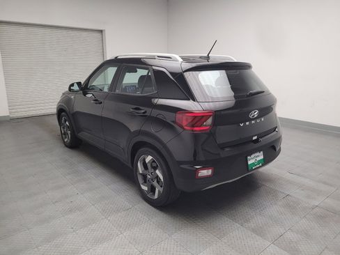 Used 2024 Hyundai Venue SEL FWD image 5
