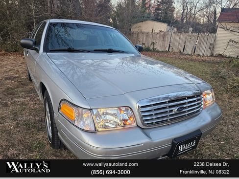 Used 2003 Ford Crown Victoria LX image 1