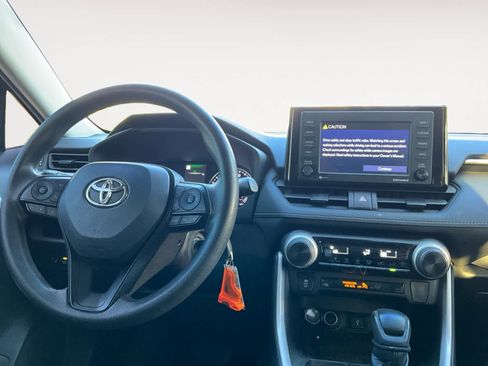 Used 2022 Toyota RAV4 LE image 15
