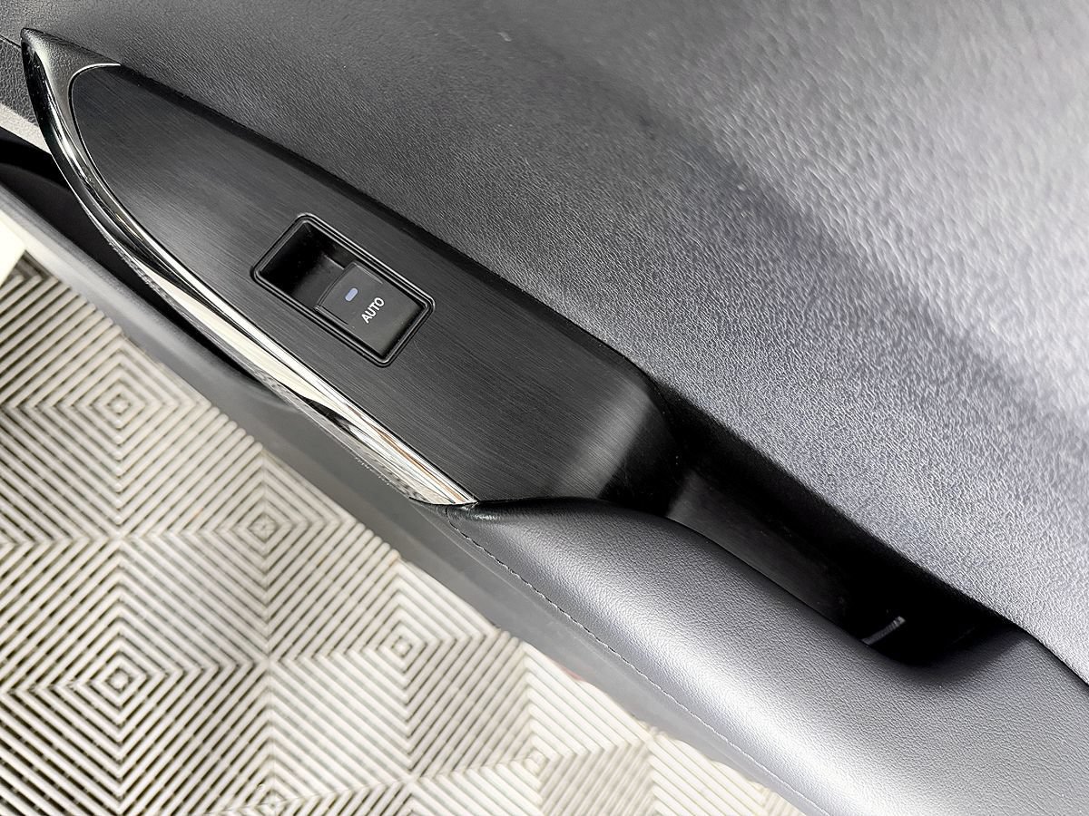 Used 2016 Toyota Avalon Limited FWD image 41