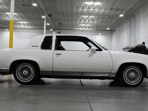 Used 1988 Oldsmobile Cutlass Supreme Classic Brougham RWD image 24