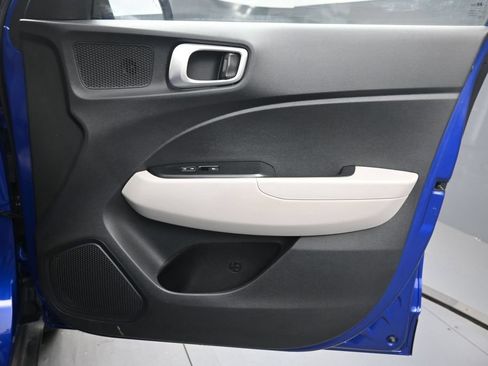 Used 2024 Hyundai Venue SEL FWD image 30