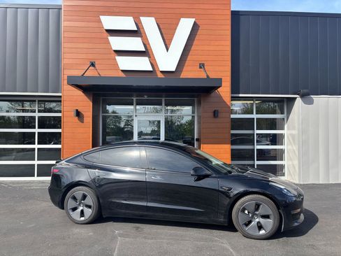 Used 2022 Tesla Model 3 image 1