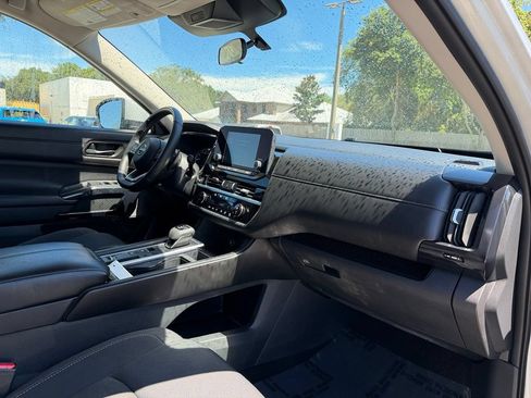 Used 2024 Nissan Pathfinder SV FWD image 30