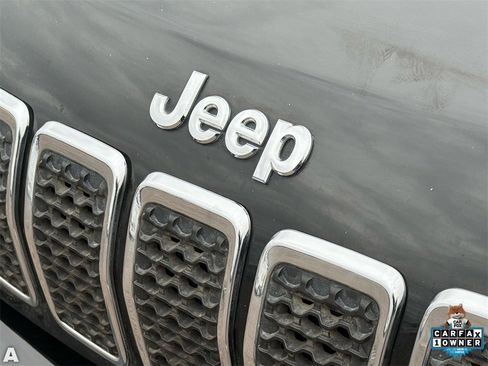 Used 2020 Jeep Cherokee Latitude Plus image 32