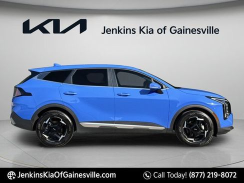 Used 2026 Kia Sportage EX FWD image 2