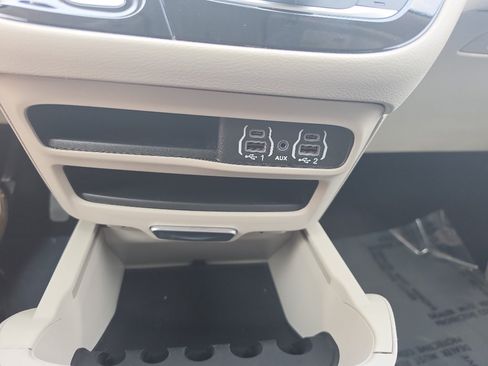 Used 2024 Chrysler Pacifica Touring-L FWD image 28
