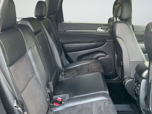 Used 2018 Jeep Grand Cherokee Altitude AWD/4WD image 27