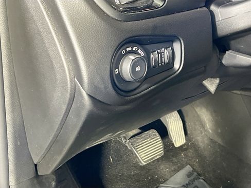 Used 2022 Jeep Renegade Altitude w/ Convenience Group AWD/4WD image 10