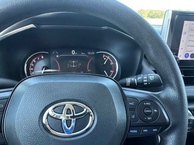 Used 2025 Toyota RAV4 XLE AWD/4WD image 12