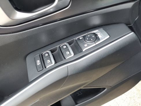 Used 2022 Kia Sorento S FWD image 19