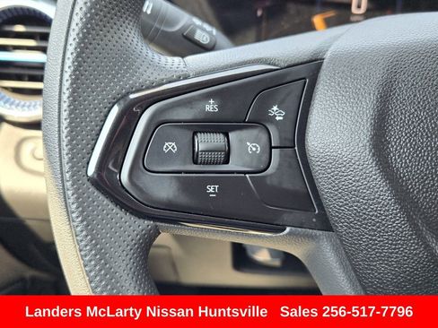 Used 2025 Chevrolet Trax LT FWD image 24