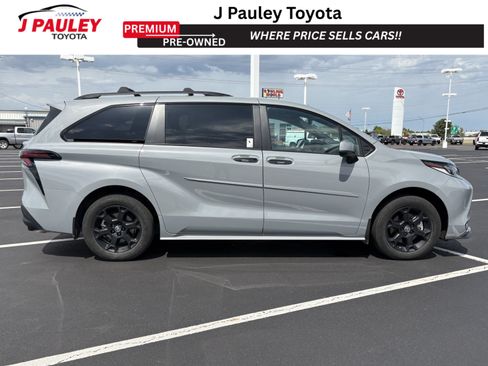 Certified 2025 Toyota Sienna XLE Woodland Edition AWD/4WD image 4