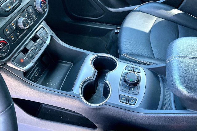 Used 2024 GMC Terrain AT4 AWD/4WD image 17