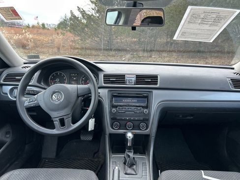 Used 2015 Volkswagen Passat 1.8T S image 5