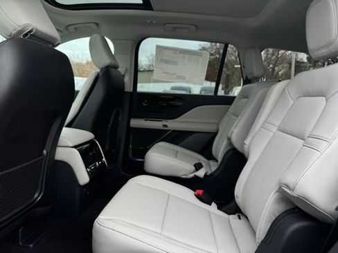 New 2026 Lincoln Aviator AWD image 21