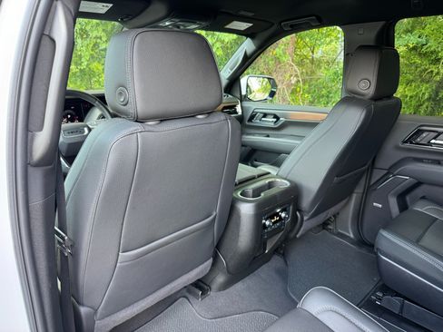 Used 2025 GMC Yukon XL Denali AWD/4WD image 54