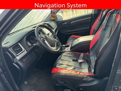 Used 2019 Toyota Highlander SE image 5