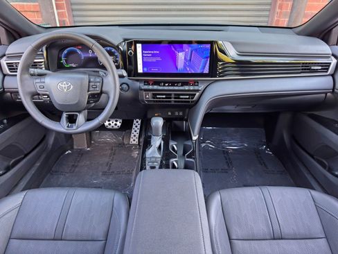Used 2025 Toyota Camry XSE FWD image 11