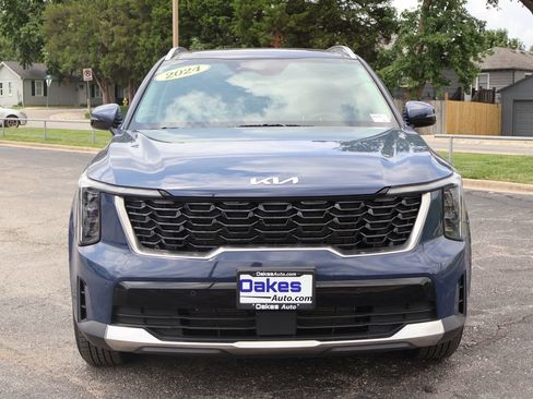 Used 2024 Kia Sorento S w/ Panoramic Sunroof Package AWD/4WD image 3