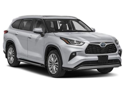 Certified 2026 Toyota Highlander Platinum AWD/4WD image 9