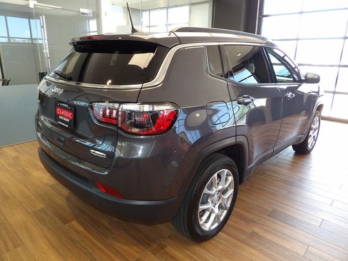 Used 2024 Jeep Compass Latitude AWD/4WD image 6