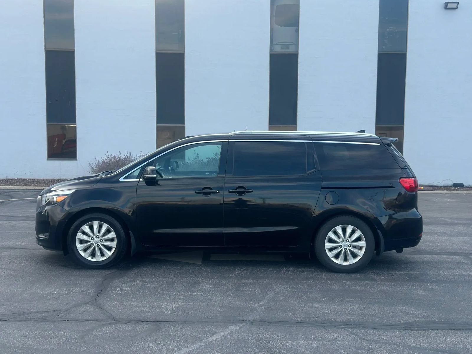 Used 2016 Kia Sedona EX FWD image 2