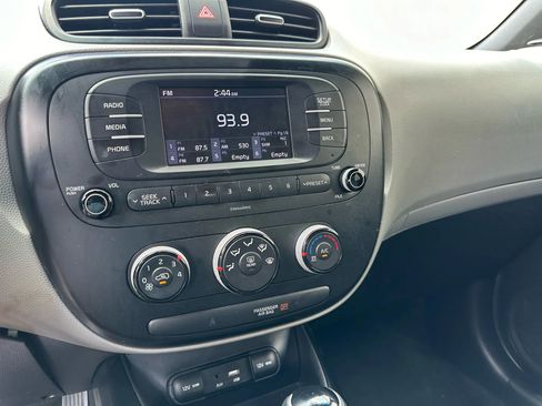 Used 2018 Kia Soul image 11