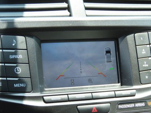 Used 2018 Ford Explorer XLT FWD image 27