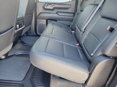 Used 2022 GMC Sierra 1500 SLT w/ SLT Convenience Package image 17