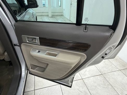 Used 2010 Lincoln MKX 2WD image 18