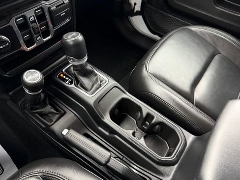 Used 2023 Jeep Wrangler Altitude image 25