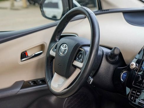 Used 2016 Toyota Prius Three image 33