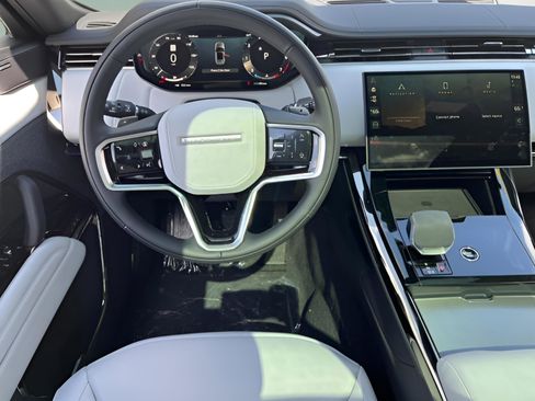 Used 2025 Land Rover Range Rover Sport image 10