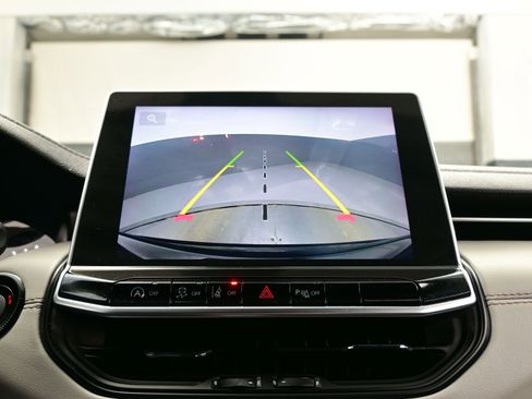 Used 2024 Jeep Compass Limited image 17