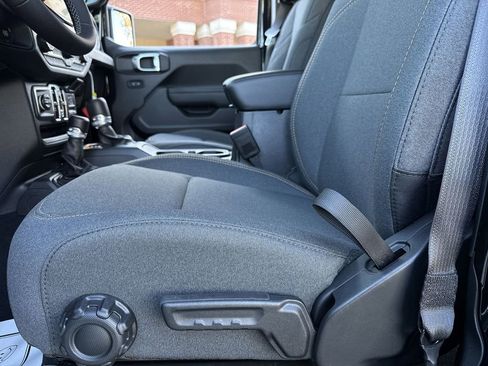 New 2025 Jeep Gladiator Sport AWD/4WD image 12