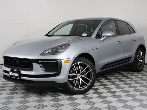 Used 2025 Porsche Macan image 35
