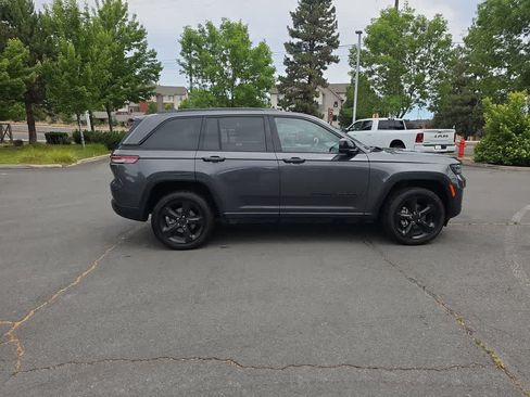 Used 2024 Jeep Grand Cherokee Altitude AWD/4WD image 14
