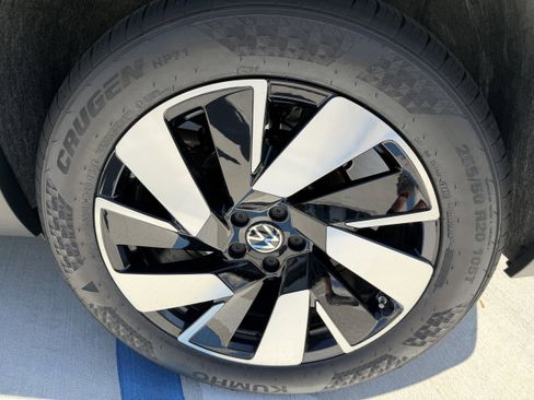 New 2026 Volkswagen Atlas Cross Sport SEL AWD/4WD image 33