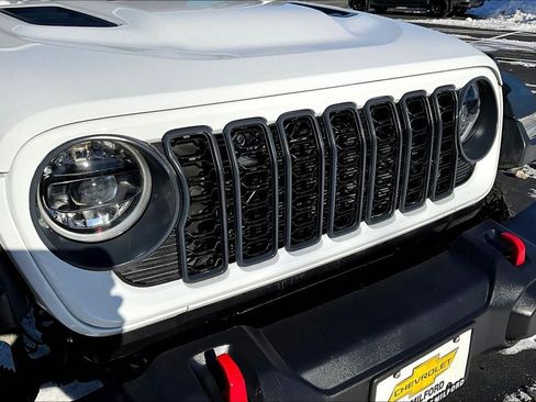Used 2025 Jeep Wrangler Unlimited Rubicon AWD/4WD image 11