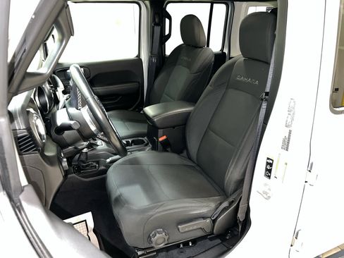 Used 2022 Jeep Wrangler Unlimited Sahara w/ Cold Weather Group AWD/4WD image 18