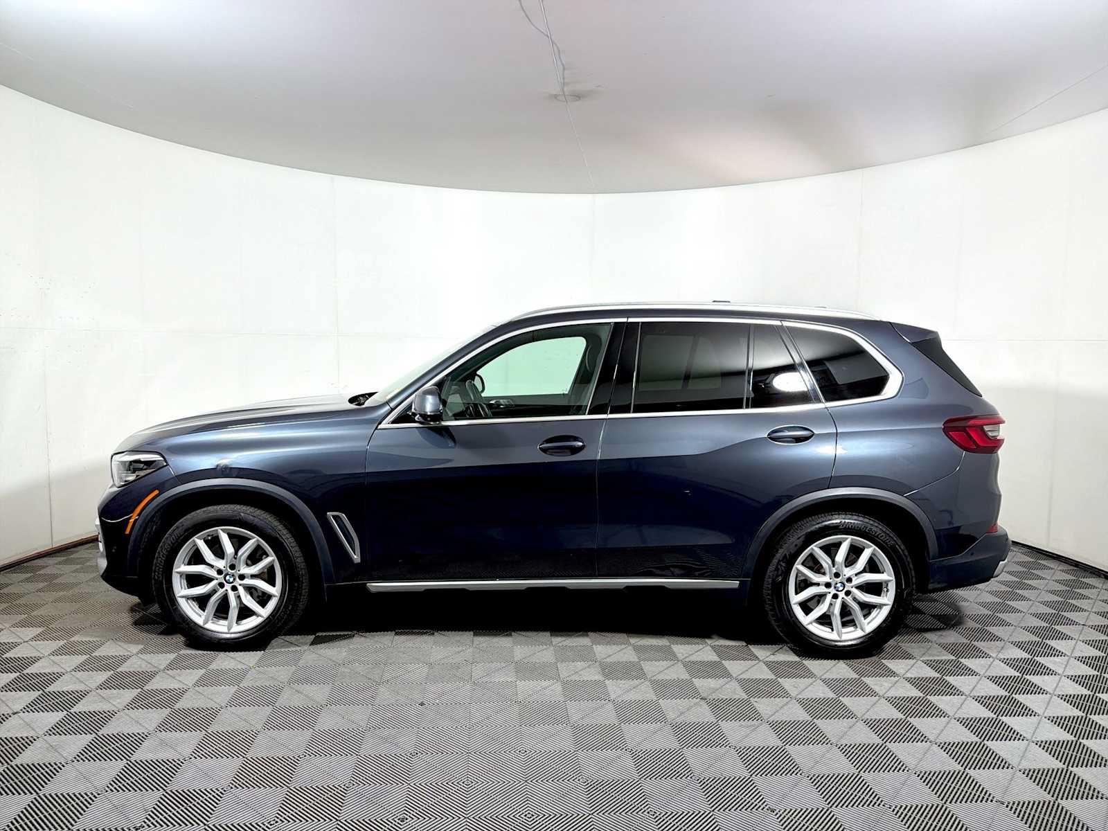 Used 2022 BMW X5 xDrive40i w/ Premium Package AWD/4WD image 4