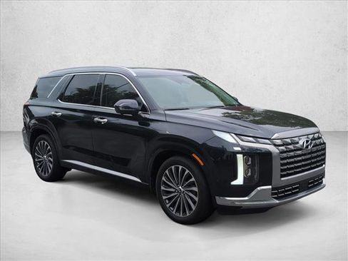 Used 2024 Hyundai Palisade Calligraphy FWD image 3