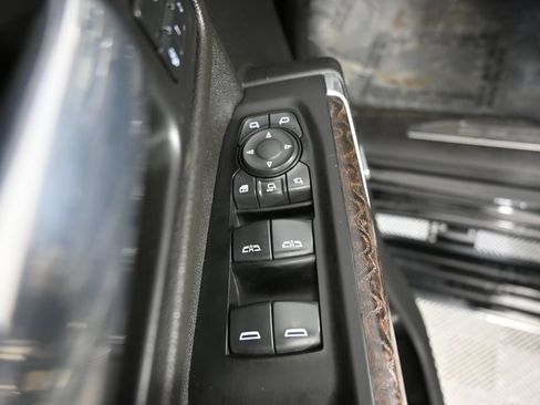 Used 2022 GMC Sierra 2500 Denali w/ Denali Black Diamond Edition AWD/4WD image 19