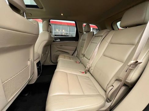 Used 2017 Jeep Grand Cherokee Limited image 19