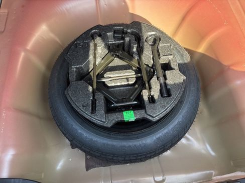 Used 2025 Hyundai Elantra Limited image 29