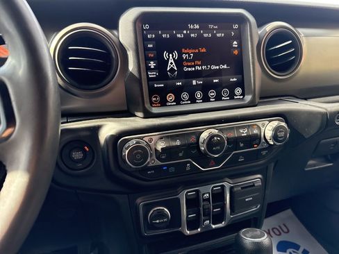 Used 2023 Jeep Wrangler Unlimited w/ Sun & Screen Package image 23