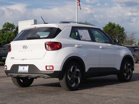 Used 2025 Hyundai Venue SEL FWD image 18