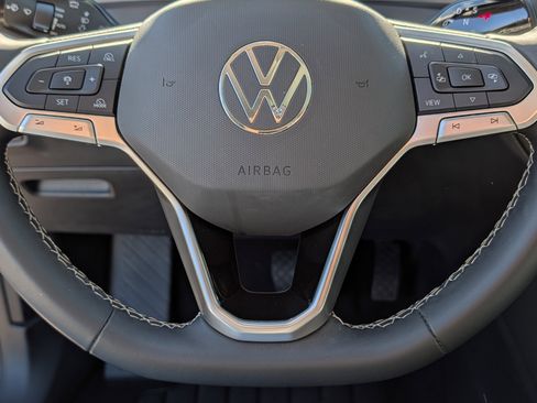Certified 2025 Volkswagen Tiguan SE AWD/4WD image 26